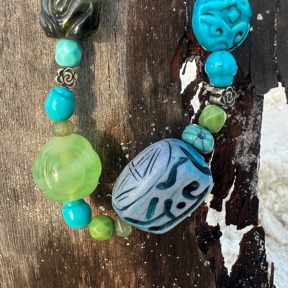 Signed Monet Carved Jade Turquoise Molded glass Necklace Vintage - Picture 3 of 16